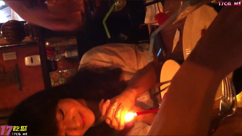 82305-2.jpg 82305-2.jpg