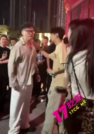 演唱会2.jpg 演唱会2.jpg